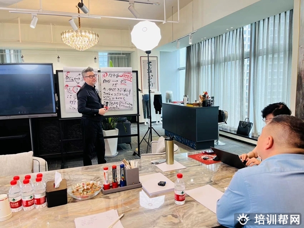 周导AI融招规划