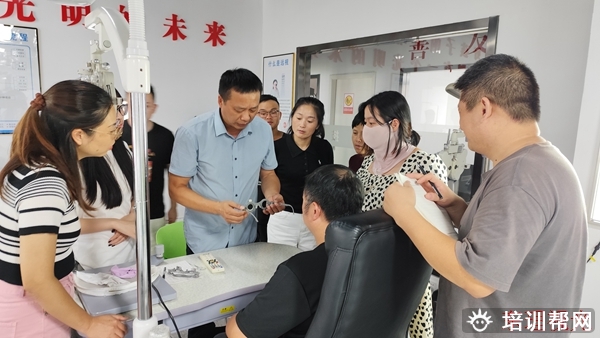 天山高级眼镜定配工培训学校 天山高级眼镜定配工培训学校