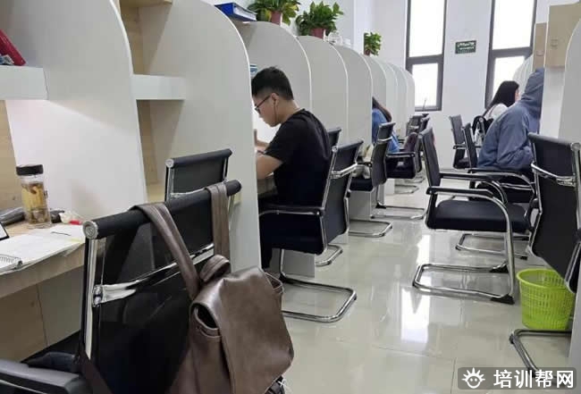 启航考研各类型的集训营学费价目表一览